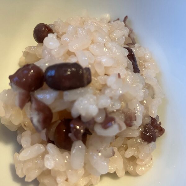 出来上がったアルファ米(赤飯)