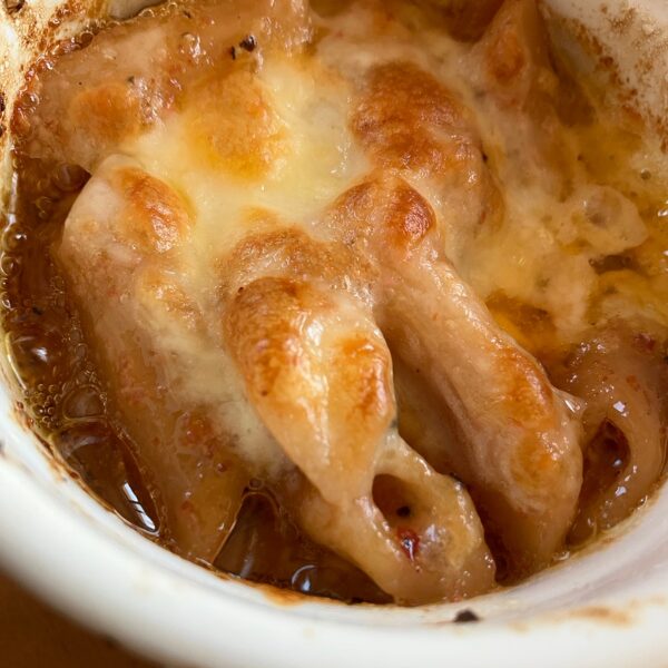 IZAMESHI明太子パスタにチーズをのせて焼いたもの