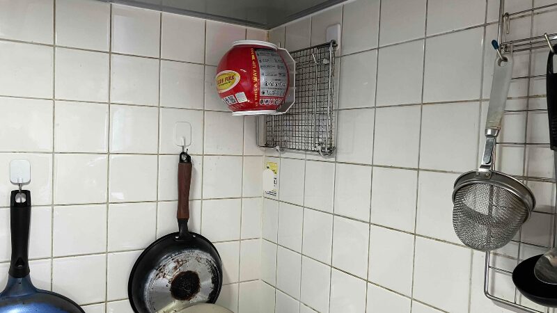 台所に設置されたFIRE BALL(少しひいた場所から撮影)