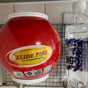 ペットボトルとFIRE BALLの大きさ比べ
